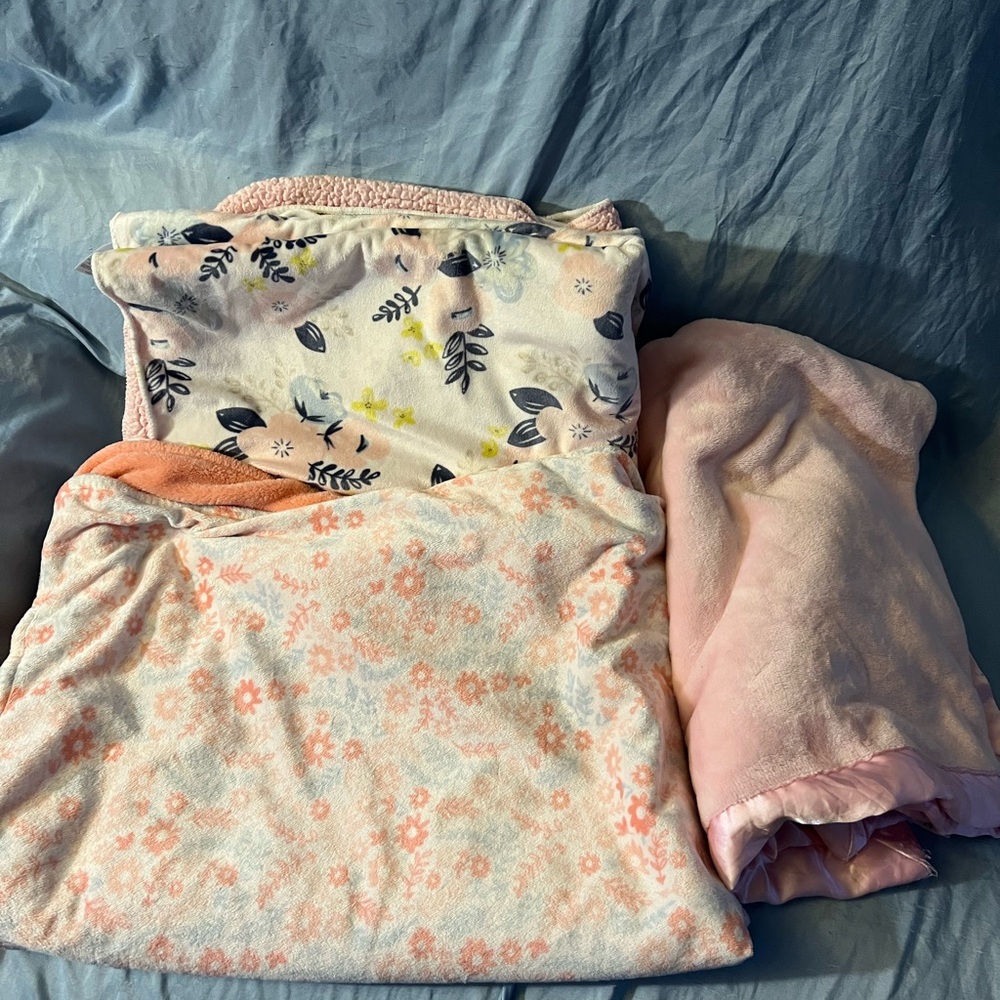 Floral and Pink baby or toddler blankets - Picture 6 of 6